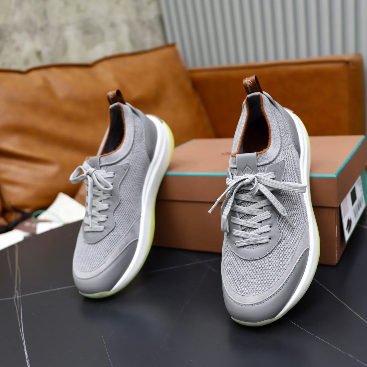 Factory price: 💰620 Loropiana LP men's shoes ♞size; 38-44 "45.46 customization" cowhide stitching and cowhide feet. It is really easy to wear, lazy, relaxed, casual, perfect comfort, and there are many color choices, and they all look good with clothes. Is it true that Loropiana can bring social value? “Loropiana is the best thing money can buy”